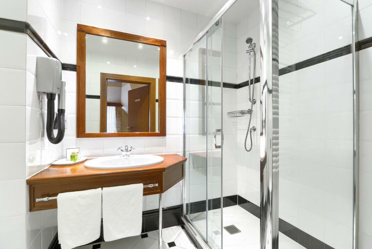 Park Hotell 4*